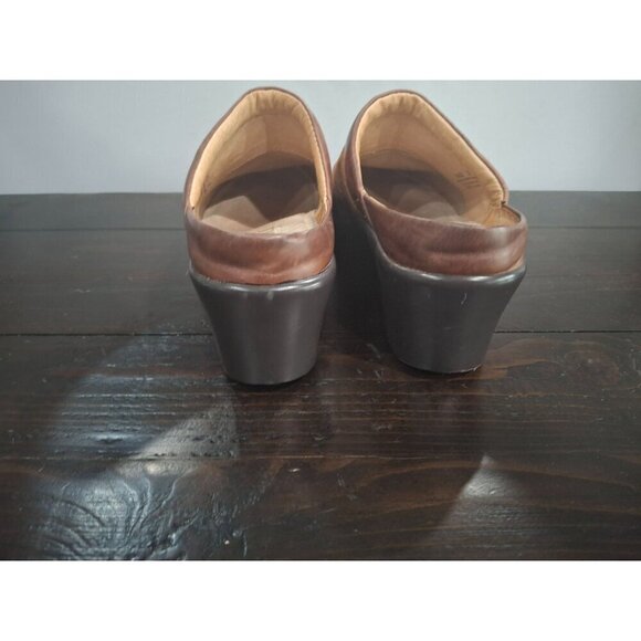 NWOB Alegria Isa Embroidered Floral Leather Fashion Mule/Sz. 38 (Euro), 7.5-8 US - Picture 6 of 9